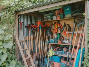 Bien entretenir ses outils de jardinage pour une performance optimale